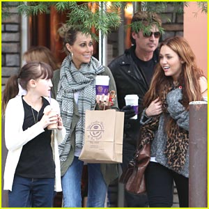 Miley Cyrus: Coffee Bean Family Outing