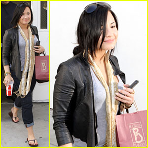 Demi Lovato: Thinking About Moving to NYC!