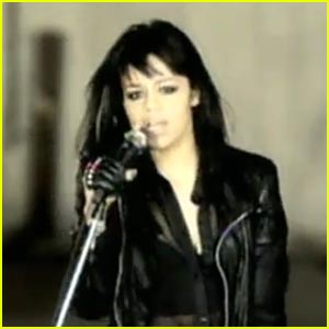 Fefe Dobson: 'I Can't Breathe' Video!