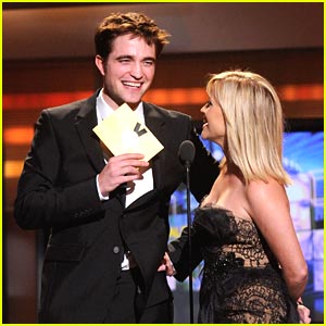Robert Pattinson: ACM Awards Presenter with Reese Witherspoon!