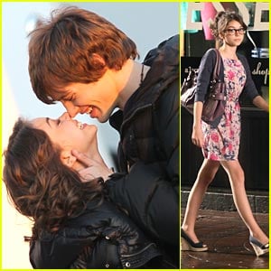 Sarah Hyland & Matt Prokop: 'Geek Charming' Set Kisses