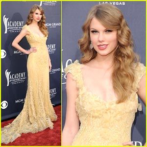Taylor Swift: Elie Saab Couture Stunning