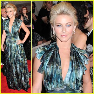 Julianne Hough: Burberry Beauty at the Ball