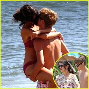Selena Gomez & Justin Bieber: Beach Besos!