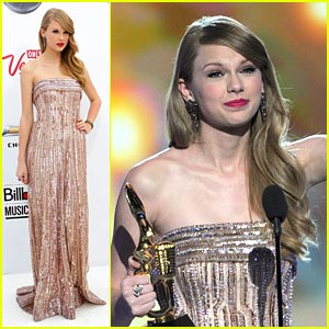 Taylor Swift WINS Billboard 200 Album Artist of the Year!