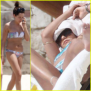 Vanessa Hudgens & Ashley Tisdale: Bikini Babes