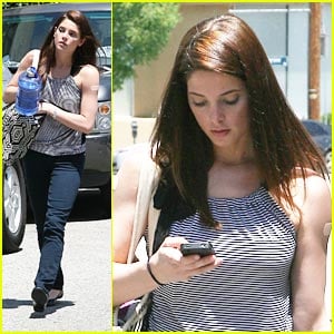 Ashley Greene: Fit For The Summer!