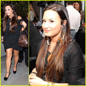 Demi Lovato: CoverGirl Beauty Bar