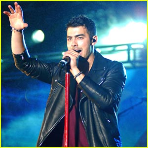 Joe Jonas: B96 Pepsi SummerBash 2011!
