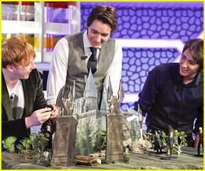 Rupert Grint Re-Enacts 'Harry Potter' with Dolls!