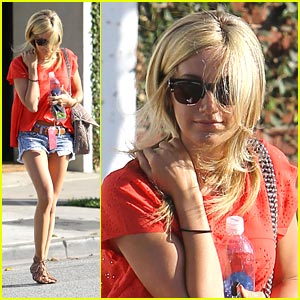 Ashley Tisdale: Back To Blonde Again!