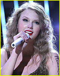 Taylor Swift Covers Justin Bieber's 'Baby' in Concert