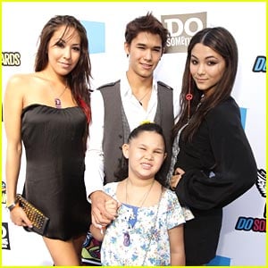 Booboo Stewart: Do Something Awards 2011 with the Family