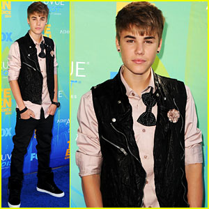 Justin Bieber - Teen Choice Awards 2011 Red Carpet