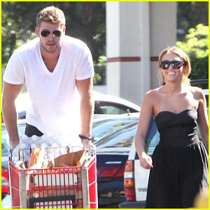 Miley Cyrus & Liam Hemsworth: Trader Joe's Grocery Shoppers