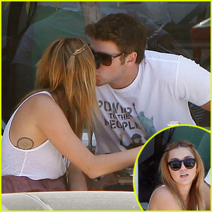 Miley Cyrus & Liam Hemsworth: Sweetsalt Smooch!