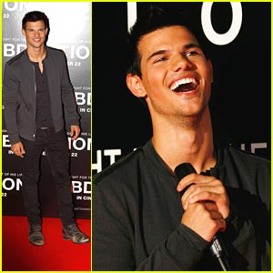 Taylor Lautner Gets 'Abducted' in Melbourne