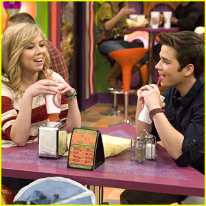 Jennette McCurdy & Nathan Kress: Sam & Freddie are Dating?!