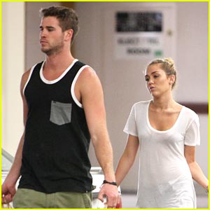 Miley Cyrus & Liam Hemsworth Run To Ralph's