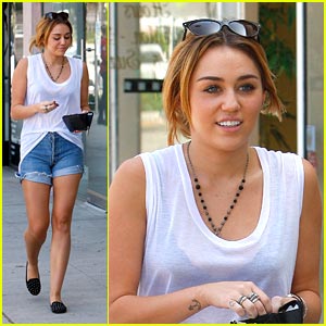 Miley Cyrus: Pet Store Stop