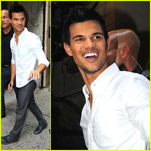 Taylor Lautner: Kissing Lily Collins Was 'Easy'