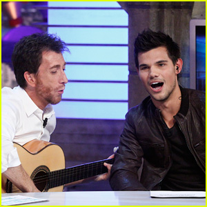 Taylor Lautner Sings A Song!
