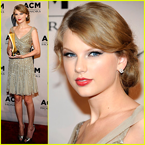 Taylor Swift: ACM Jim Reeves Award Recipient!