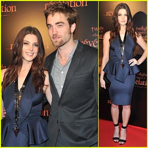 Ashley Greene & Robert Pattinson: Paris Premiere Pals