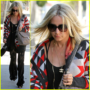 Ashley Tisdale: I Love Cooking Food With Haylie Duff!