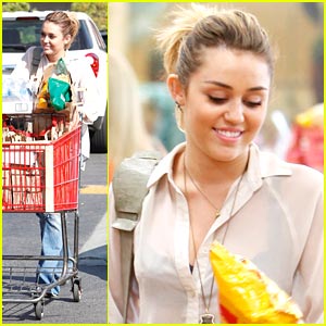 Miley Cyrus: Trader Joes Grocery Girl