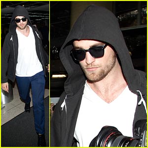 Robert Pattinson: Hoodie For Halloween