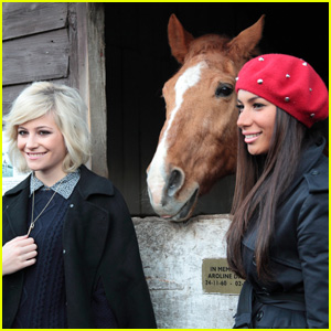 Pixie Lott: Helping Horses With Leona Lewis!