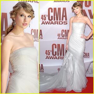 Taylor Swift - CMA Awards 2011