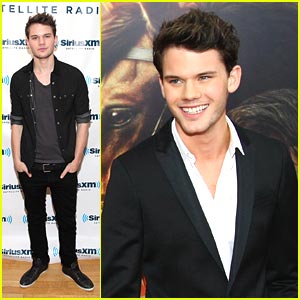 Jeremy Irvine Gets Sirius About 'War Horse'