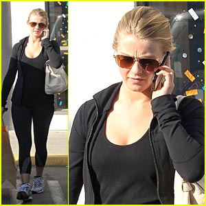 Julianne Hough: Urban Outfitters Shopping Stop