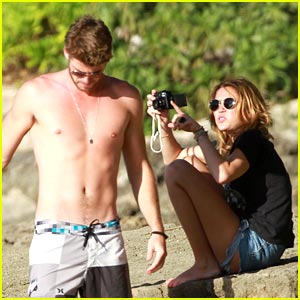 Miley Cryus Hangs Out in Hawaii with Liam Hemsworth