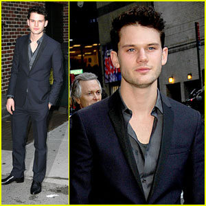 Jeremy Irvine Chats 'War Horse' with Letterman
