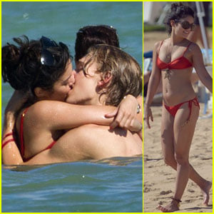 Vanessa Hudgens & Austin Butler: Beach Kisses!