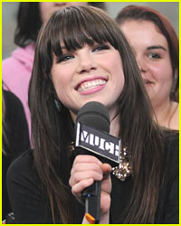 Justin Bieber Signs Carly Rae Jepsen to Record Label