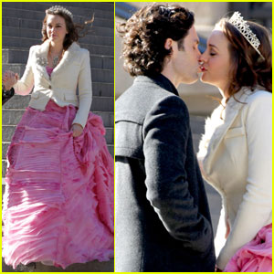 Leighton Meester Gets Kissy With Penn Badgley