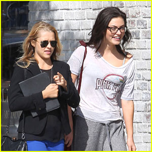 Phoebe Tonkin: Lunch with Teresa Palmer