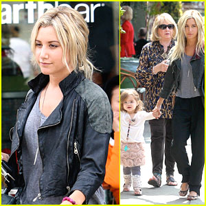 Ashley Tisdale: Lunchtime with Mikayla!
