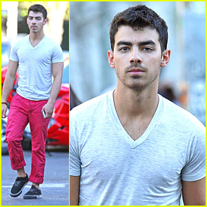 Joe Jonas: Red Pants in NYC!