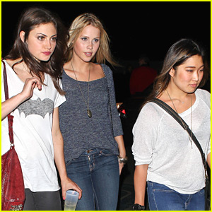 Phoebe Tonkin & Claire Holt: Coldplay Concert Cuties