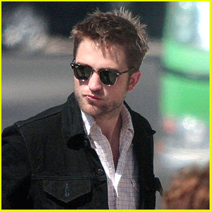 Robert Pattinson: Portugal With The Parents!
