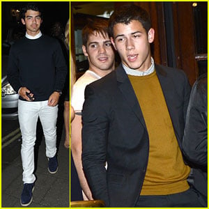 Joe & Nick Jonas: Locked Out of Their London Hotel