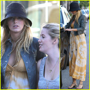 Blake Lively: Cheesecake Factory Stop!