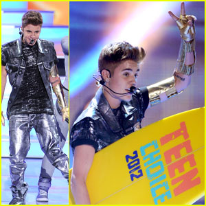 Justin Bieber Performs At The Teen Choice Awards 2012
