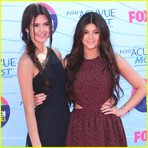 Kendall & Kylie Jenner - Teen Choice Awards 2012