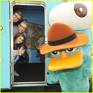 Alyson Stoner & Vincent Martella Find Perry The Platypus at the Pier!